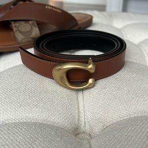 Reversible coach belt